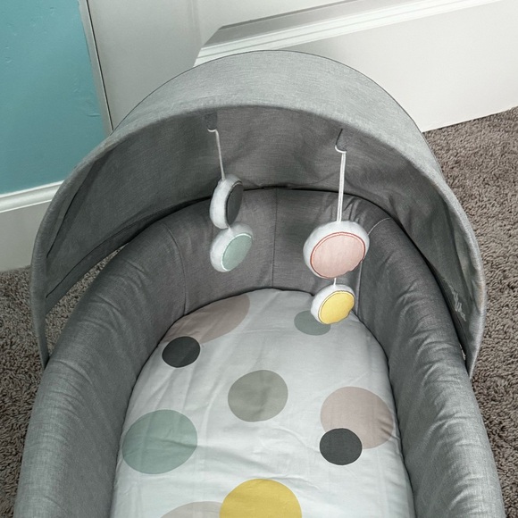 Lulyboo Travel Bassinet…like new condition! Gray polka dot pattern. - Picture 6 of 9
